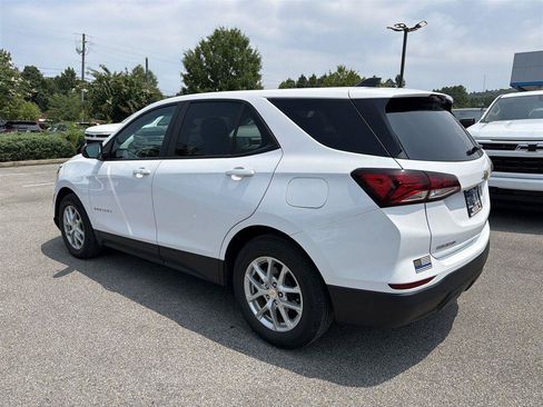 Used 2023 Chevrolet Equinox LS w/ LS Convenience Package FWD image 3