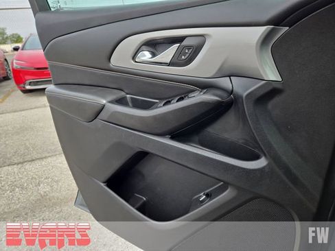 Used 2021 Chevrolet Traverse LT FWD image 18