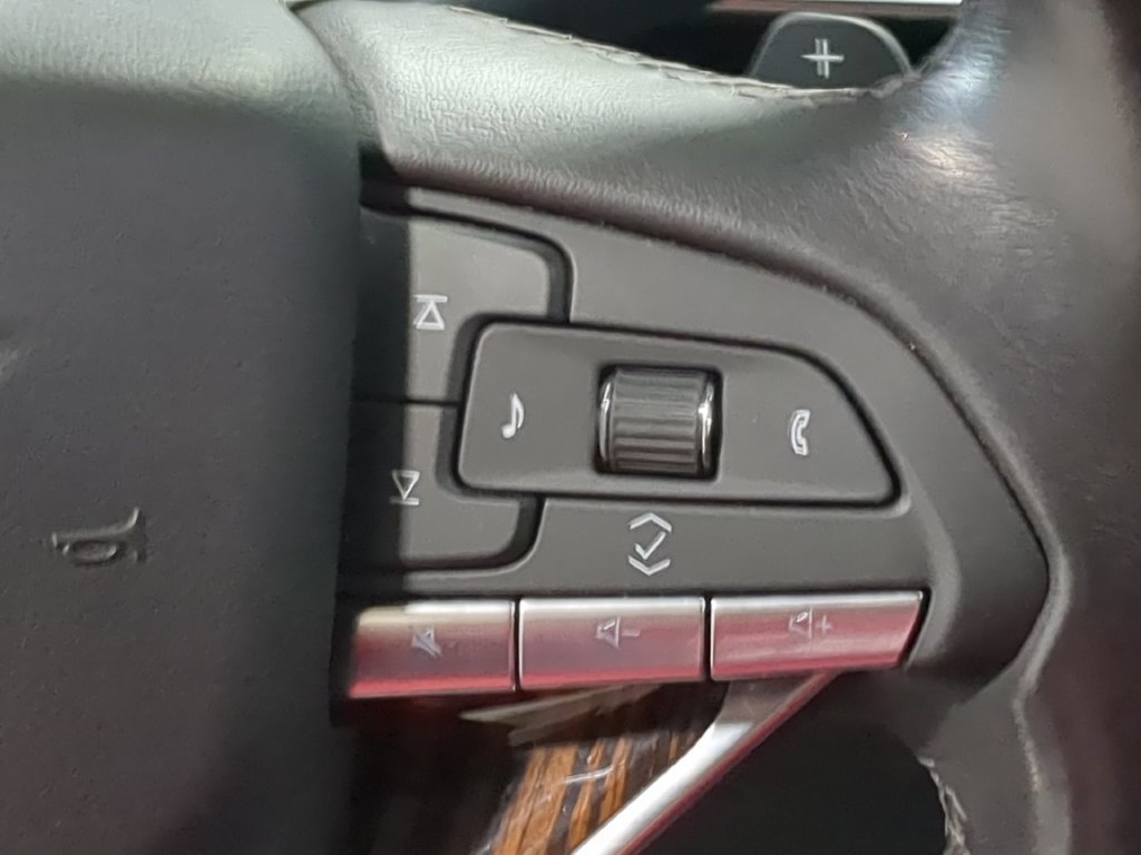 Used 2023 Cadillac Escalade ESV Premium Luxury AWD/4WD image 30