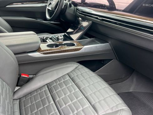 Certified 2025 Cadillac Escalade Sport Platinum w/ LPO, ONYX Package image 20