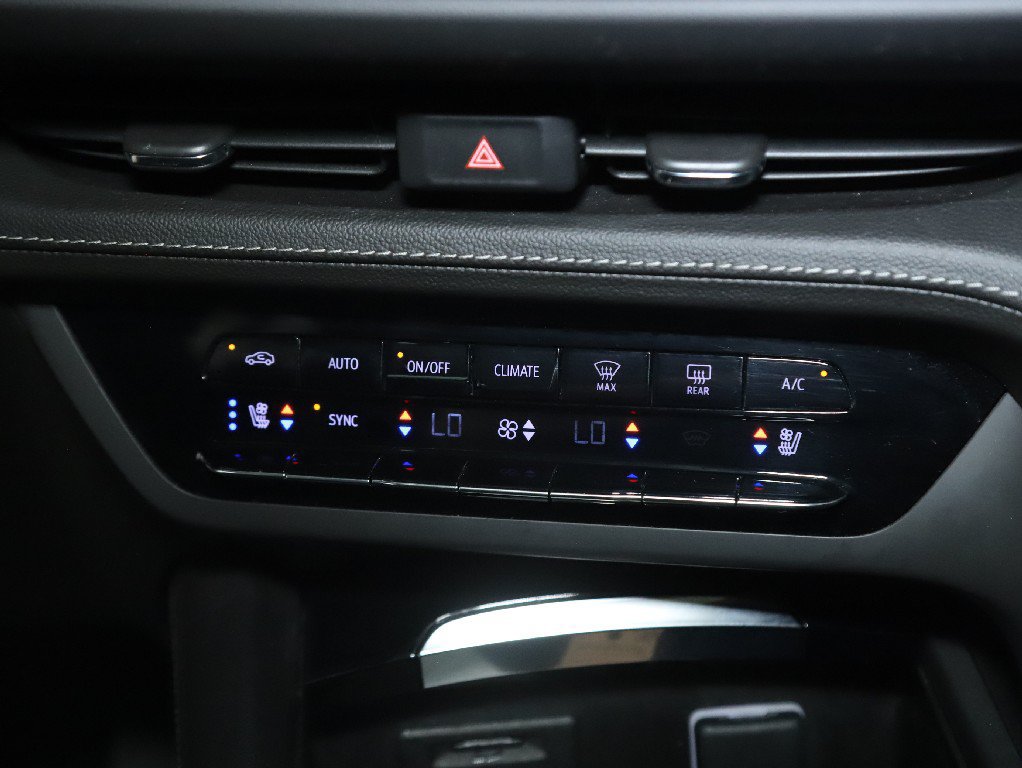Used 2022 Buick Envision Avenir w/ Technology Package II AWD/4WD image 28