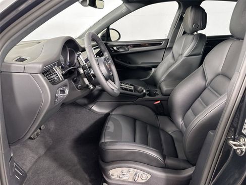 Used 2026 Porsche Macan Turbo AWD/4WD image 5