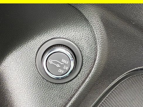 Used 2020 Buick Encore GX Essence w/ Advanced Technology Package AWD/4WD image 6