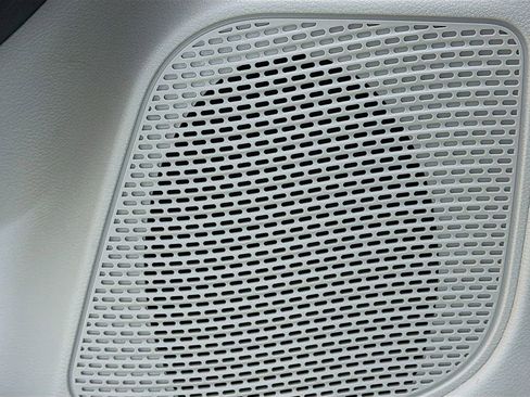 Used 2024 Chrysler Pacifica Touring-L image 37