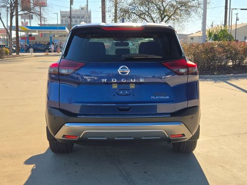 Used 2021 Nissan Rogue Platinum image 4