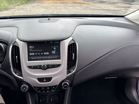 Used 2018 Chevrolet Cruze LS FWD image 13