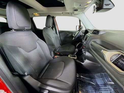 Used 2017 Jeep Renegade Latitude FWD image 25