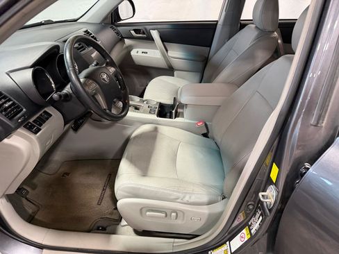 Used 2010 Toyota Highlander SE AWD/4WD image 23