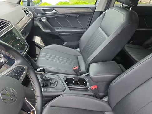 Used 2024 Volkswagen Tiguan SE FWD image 15