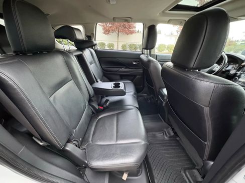 Used 2016 Mitsubishi Outlander SEL image 18