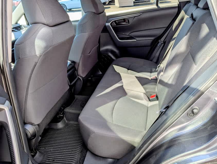 Used 2021 Toyota RAV4 LE AWD/4WD image 7