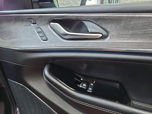 Used 2023 Jeep Grand Cherokee Overland w/ Adv Protech Group III image 13