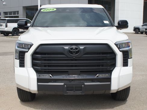 Used 2025 Toyota Tundra Limited AWD/4WD image 26
