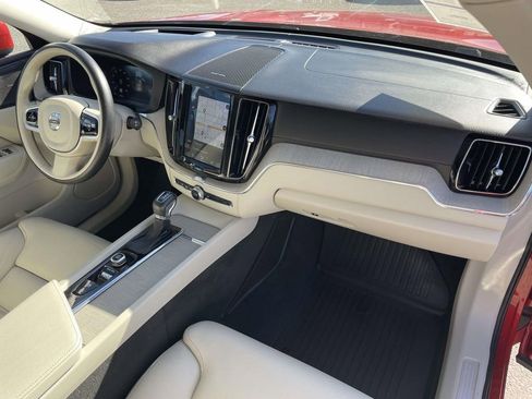 Used 2020 Volvo XC60 T5 Inscription image 25