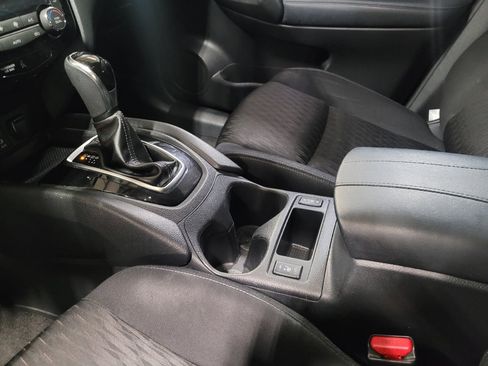 Used 2017 Nissan Rogue SV image 26