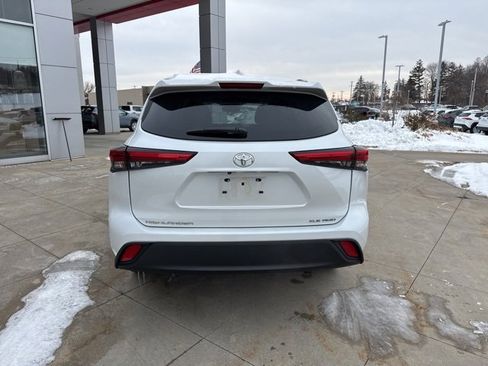 Used 2022 Toyota Highlander XLE image 6