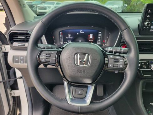 Used 2025 Honda Pilot Elite image 15
