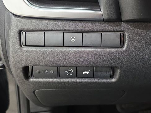 Used 2025 Nissan Rogue SV AWD/4WD image 26