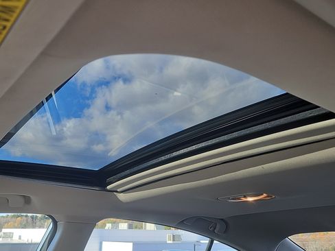 Used 2022 Subaru Legacy Limited w/ Popular Package #3 image 8