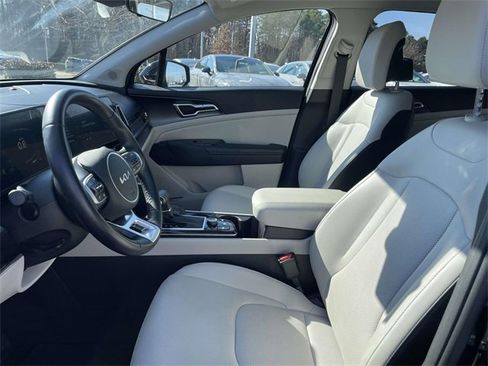 Used 2023 Kia Sportage EX image 3