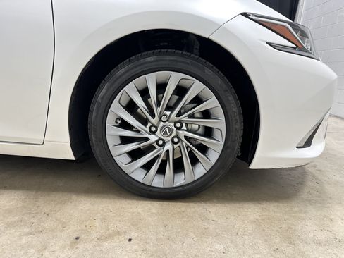 Used 2023 Lexus ES 350 w/ Accessory Package (Z2) FWD image 13