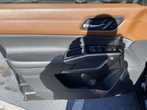 Used 2024 Nissan Pathfinder Platinum w/ Cargo Package image 27