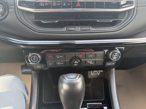 Used 2023 Jeep Compass Latitude AWD/4WD image 21