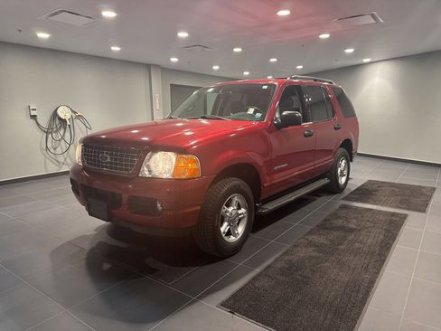 Used 2004 Ford Explorer XLT image 1