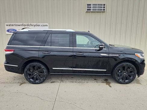 Used 2024 Lincoln Navigator Reserve AWD/4WD image 1