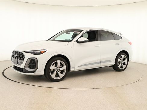 Certified 2025 Audi Q5 Prestige w/ 20" Wheel Package image 13