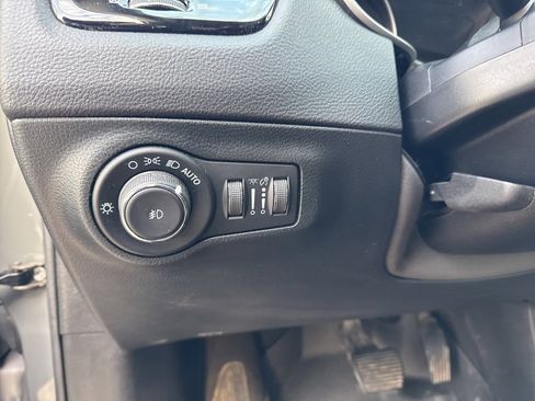 Used 2021 Jeep Compass Limited image 14