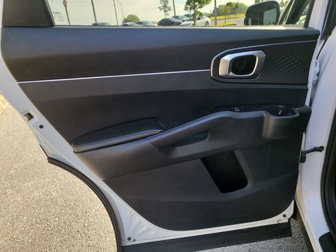 Used 2024 Kia Sorento S FWD image 12