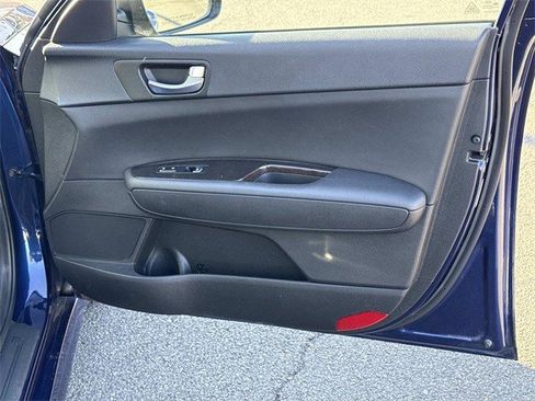 Used 2017 Kia Optima EX w/ Premium Package image 5