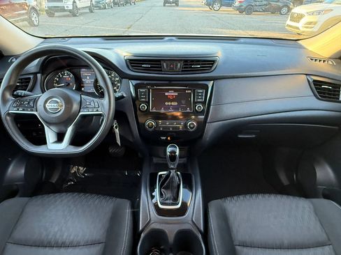 Used 2018 Nissan Rogue S AWD/4WD image 3
