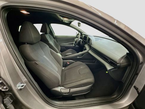 Used 2025 Hyundai Elantra Sport FWD image 31