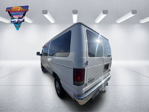 Used 2007 Ford E-350 and Econoline 350 Super Duty Wagon RWD image 4