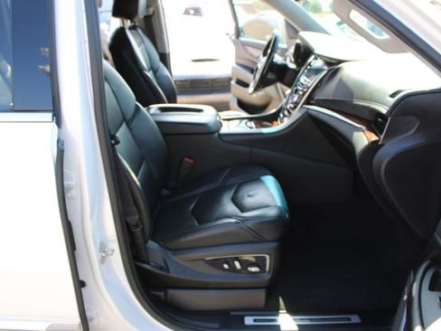 Used 2019 Cadillac Escalade ESV Luxury RWD image 46