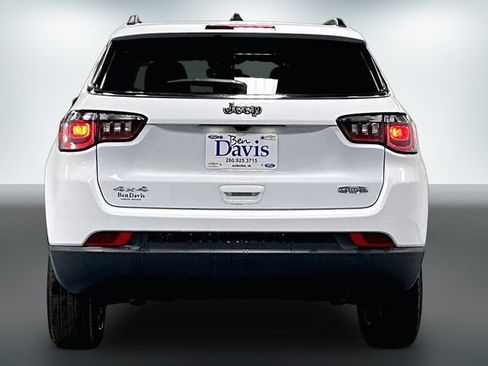 Used 2024 Jeep Compass Latitude image 6