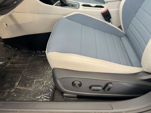 New 2026 Volkswagen Jetta SE FWD image 14