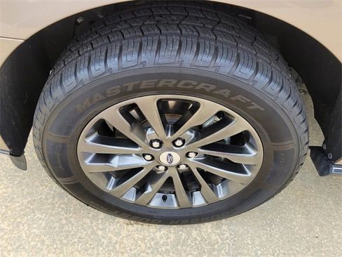 Used 2020 Ford Expedition Limited image 18