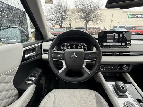 Used 2023 Mitsubishi Outlander SEL image 24