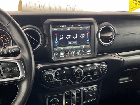Used 2021 Jeep Wrangler Unlimited Sahara AWD/4WD image 5