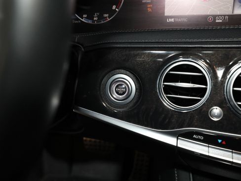 Used 2019 Mercedes-Benz S 560 4MATIC Sedan image 54