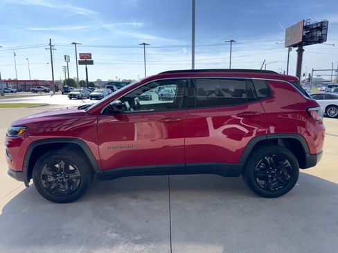 Used 2024 Jeep Compass Latitude image 6