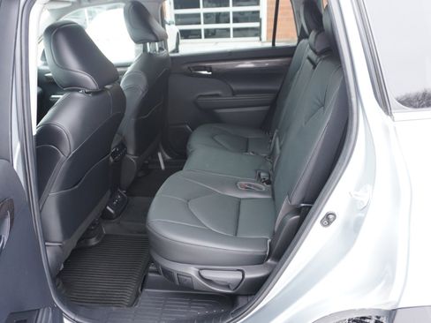 Used 2021 Toyota Highlander Limited image 20