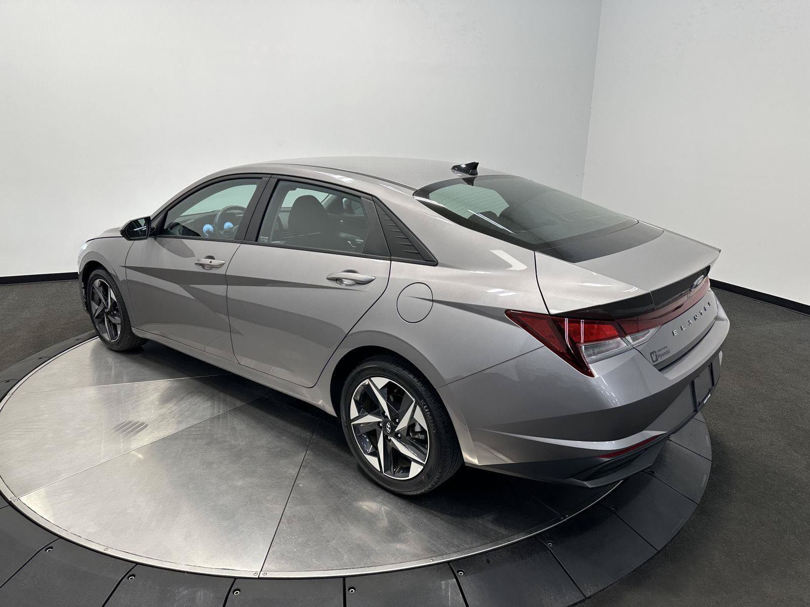 Certified 2023 Hyundai Elantra SEL w/ Convenience Package FWD image 5