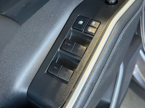 Used 2022 Toyota Highlander XLE image 20