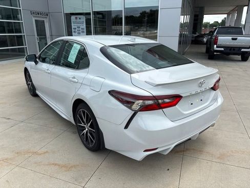 Used 2024 Toyota Camry SE w/ Cold Weather Package FWD image 5