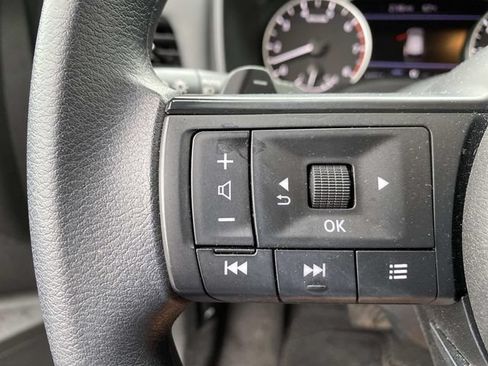 Used 2024 Nissan Rogue SV AWD/4WD image 14