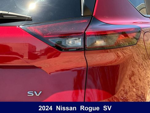 Used 2024 Nissan Rogue SV FWD image 34